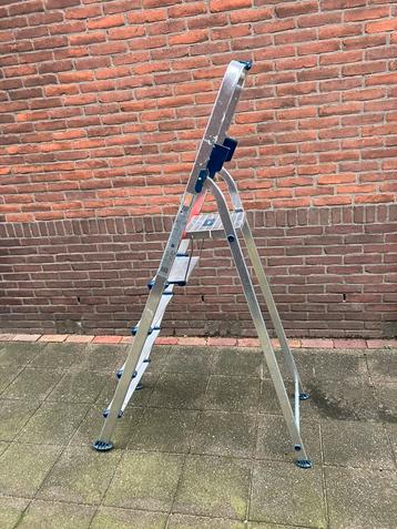 Altrex trapje beschikbaar voor biedingen