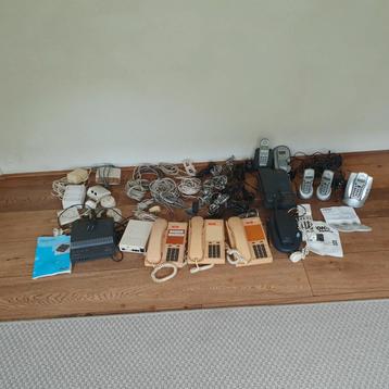 Diverse (draadloze) telefoons en snoeren  beschikbaar voor biedingen