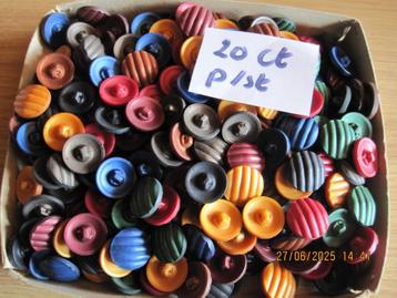Vintage knopen beschikbaar voor biedingen