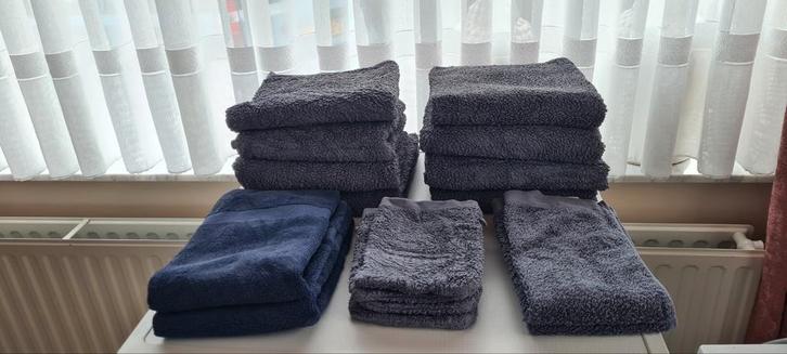 Hema badhanddoeken, Huis en Inrichting, Badkamer | Badtextiel en Accessoires, Zo goed als nieuw, Handdoek, Ophalen of Verzenden