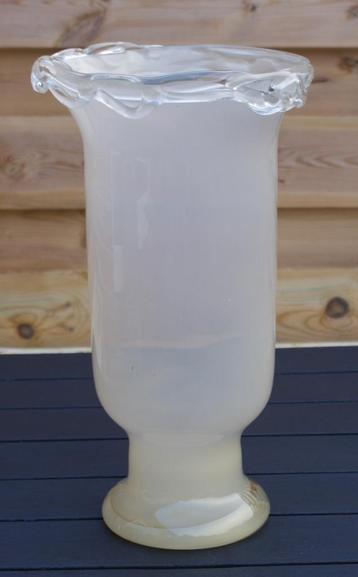 Antieke opaline vaas hoogte 40 cm beschikbaar voor biedingen