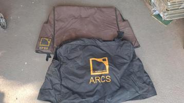 2x l acoustics arcs hoezen.  beschikbaar voor biedingen