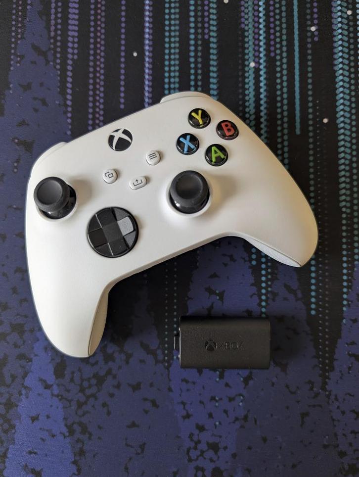 Nette Xbox series X/S controller (Wit) met batterij, Spelcomputers en Games, Spelcomputers | Xbox | Accessoires, Zo goed als nieuw
