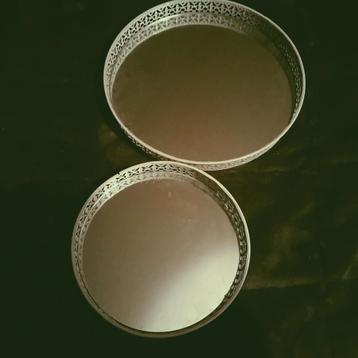 Set van 2 decoratieve ronde trays beschikbaar voor biedingen