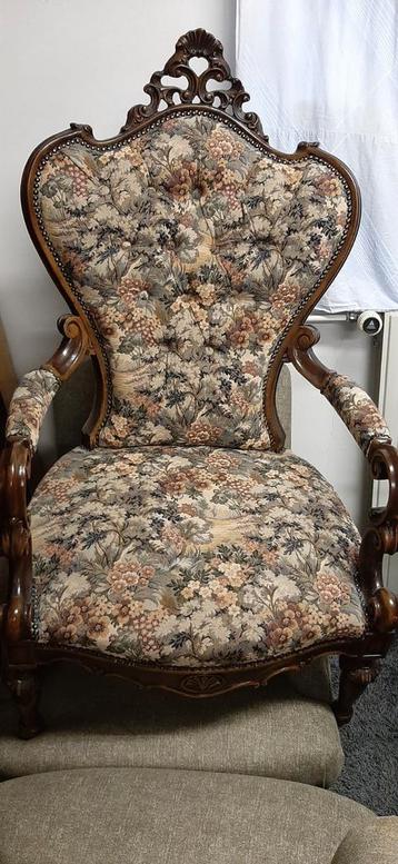 Brocante stoel  beschikbaar voor biedingen