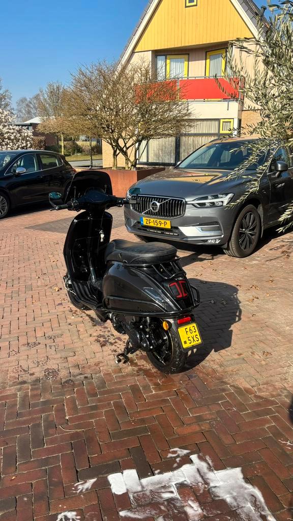 Vespa Sprint Zwart, Fietsen en Brommers, Scooters | Piaggio, Zo goed als nieuw, Overige modellen, Maximaal 45 km/u, Benzine, Ophalen