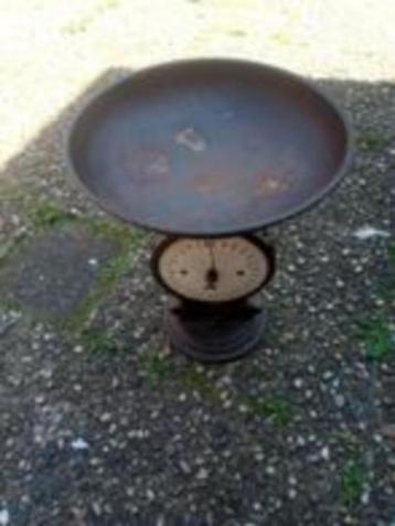 Te koop oude weegschaal antiek beschikbaar voor biedingen