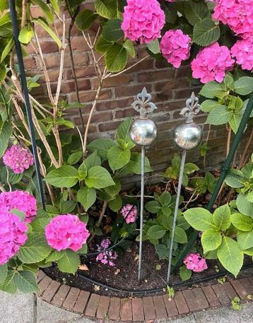 Tuin decoratie - 2 stuks beschikbaar voor biedingen