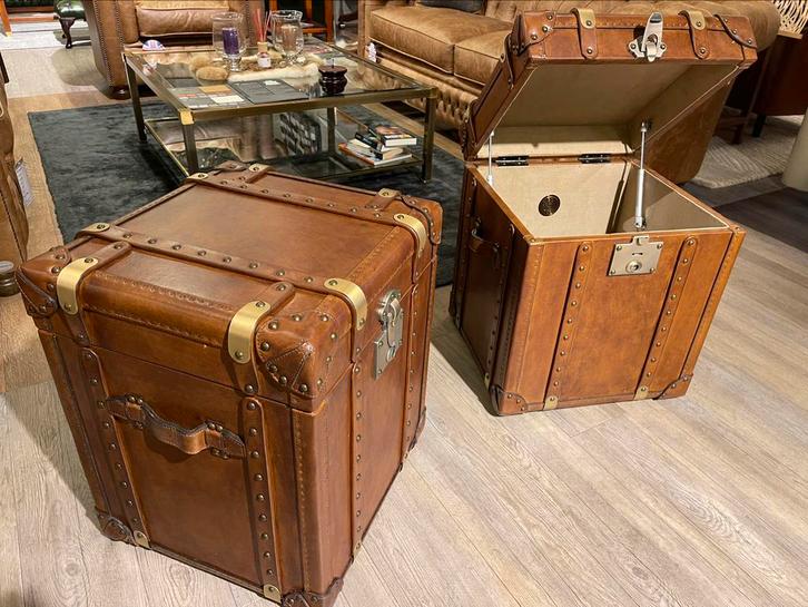 Stoere industriële leren koffer tafel Chesterfield Cognac, Huis en Inrichting, Tafels | Bijzettafels, Nieuw, Rechthoekig, Overige materialen