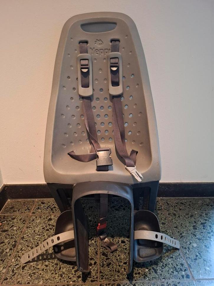 Yepp Easyfit Achterzitje, Fietsen en Brommers, Fietsaccessoires | Fietsstoeltjes, Gebruikt, Achterzitje, 9 t/m 18 kg, Voetsteuntjes