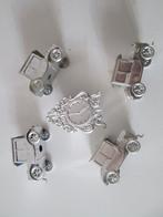 5 retro kunststof zilveren kersthangers 4 oldtimers en klok, Diversen, Kerst, Ophalen of Verzenden, Gebruikt