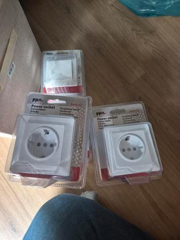 Schakelmateriaal: Stopcontacten, Schakelaars, Dimmers beschikbaar voor biedingen