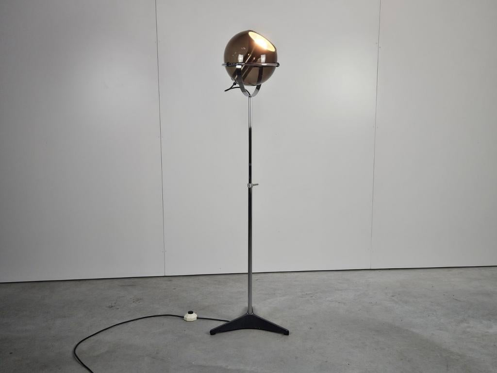 Vintage vloerlamp Raak, Globe, glas, Huis en Inrichting, Lampen | Vloerlampen, Gebruikt, 100 tot 150 cm, Glas, Metaal, Ophalen