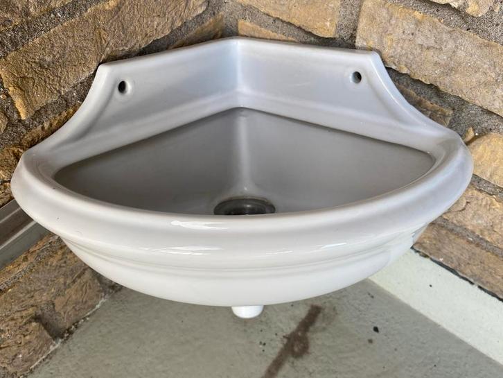 Vintage Sphinx Hoekfontein - 1963, Doe-het-zelf en Verbouw, Sanitair, Gebruikt, Wastafel, Steen, Ophalen of Verzenden