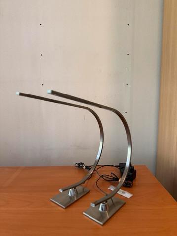 Twee LED bureaulampen beschikbaar voor biedingen