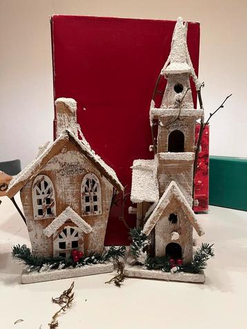 2 batterij verlichte kersthuisjes beschikbaar voor biedingen