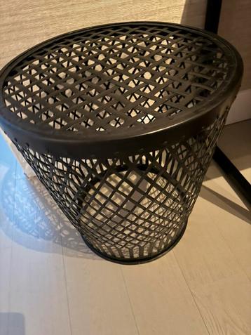 Piet boon side of salontafeltje beschikbaar voor biedingen