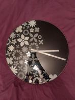 Karlsson glazen wandklok - bloemen motief, Ophalen, Zo goed als nieuw, Analoog, Wandklok