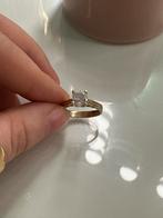 Gold Ring with a Large Diamond Stone, Sieraden, Tassen en Uiterlijk, Ringen, 19 tot 20, Ophalen of Verzenden, Zo goed als nieuw