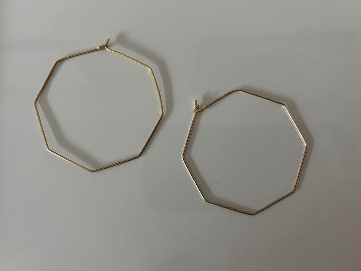 Opruimen kleiner wonen Hoops 8 hoeken / vlakken goudkleur, Sieraden, Tassen en Uiterlijk, Oorbellen, Zo goed als nieuw, Goud, Ophalen