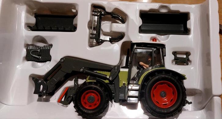 Claas Ares 697 ATZ met Voorlader en Accessoires, Hobby en Vrije tijd, Modelauto's | 1:32, Nieuw, Tractor of Landbouw, Overige merken