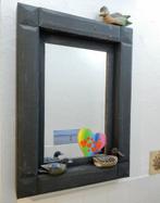 Spiegel van hout mat grijs robuuste stijl 58 x 78 cm, Huis en Inrichting, Woonaccessoires | Spiegels, Ophalen of Verzenden, Rechthoekig