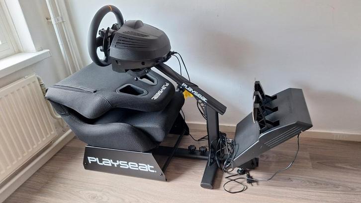 Playseat+thrustmaster racing setup. Racestoel+stuur+pedalen, Computers en Software, Joysticks, Zo goed als nieuw, Ophalen