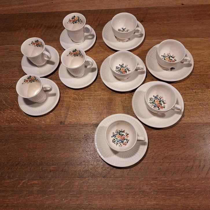 Wedgewood Conway koffie (4) en theekopjes (5), Huis en Inrichting, Keuken | Servies, Zo goed als nieuw, Kop(pen) en/of Schotel(s)