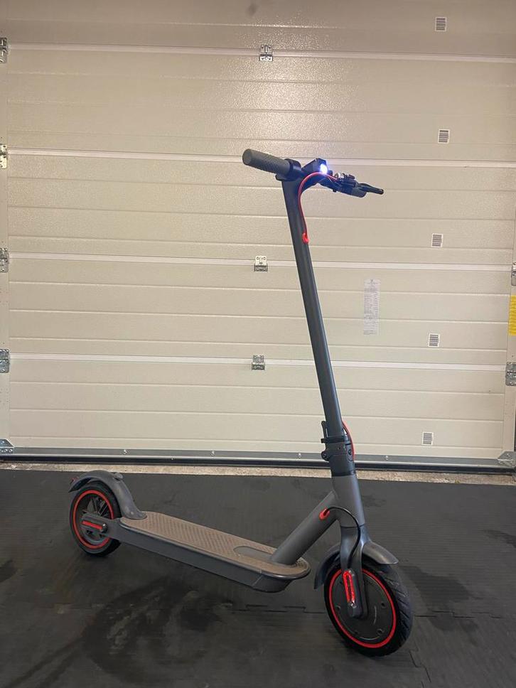 Elektrische step met lader – klein defect, Fietsen en Brommers, Steps, Gebruikt, Elektrische step (E-scooter), Ophalen