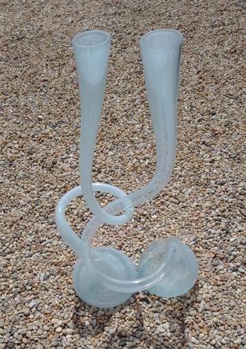 EEN MOOI KOPPEL, 2 mondgeblazen glassculpturen beschikbaar voor biedingen