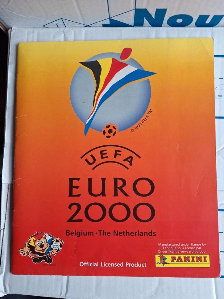 Oud stickeralbum UEFA Euro 2000, Verzamelen, Sportartikelen en Voetbal, Zo goed als nieuw, Poster, Plaatje of Sticker, Buitenlandse clubs