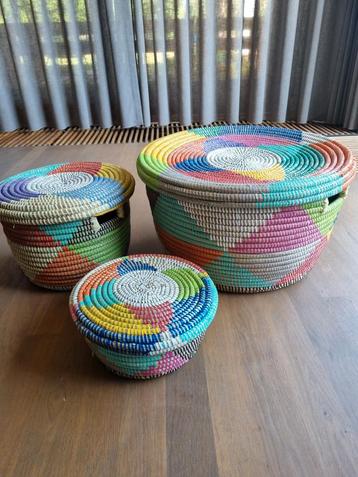 Set afrikaanse opbergmanden uit Senegal multicolor  beschikbaar voor biedingen