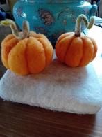 Genaaldvilte oranje pompoenen. Naaldvilten, wol., Hobby en Vrije tijd, Vilt, Ophalen of Verzenden, Nieuw, Figuurtje(s), Wolvilt