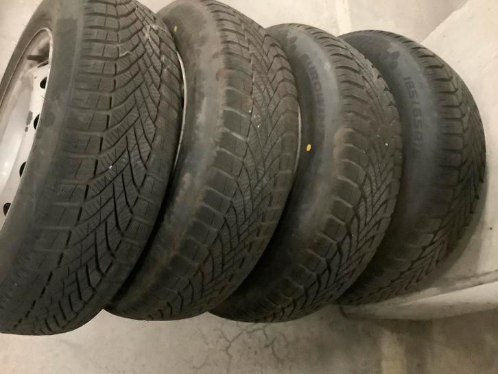 Winterbanden  Falken  185/65 R15.  4 x 98, Auto-onderdelen, Banden en Velgen, Banden en Velgen, Winterbanden, 15 inch, 185 mm
