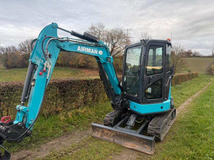 Hitachi airman ax33, Zakelijke goederen, Machines en Bouw | Kranen en Graafmachines, Graafmachine, Ophalen