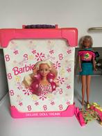 Barbie kofferkast  en 3 barbie poppen zie op foto’s, Ophalen of Verzenden, Zo goed als nieuw, Toebehoren