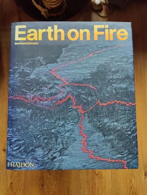 Earth on Fire: How volcanoes shape our planet - Edmaier, Boeken, Natuur, Zo goed als nieuw, Ophalen of Verzenden