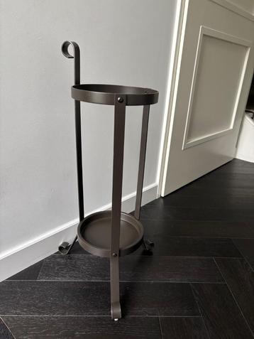 Metalen standaard / parapluhouder, plantenstandaard beschikbaar voor biedingen
