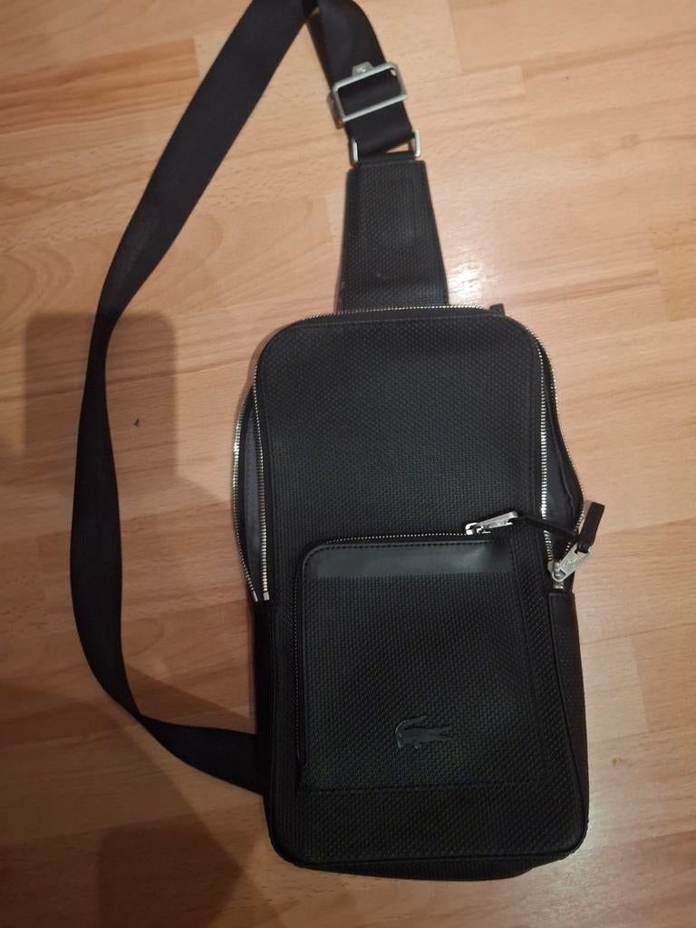 Stijlvolle Lacoste Sling Bag - Zo goed als nieuw!, Ophalen of Verzenden, Kipling, Minder dan 30 cm, Minder dan 25 cm