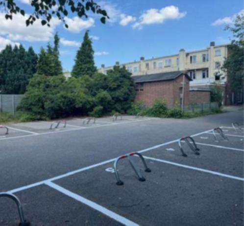 Auto-, Camper- & Caravanparkeerplaats te huur - Apeldoorn, Huizen en Kamers, Garages en Parkeerplaatsen, Gelderland