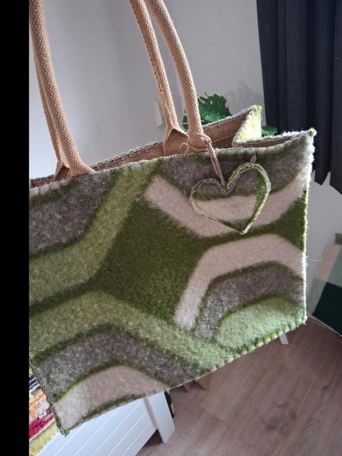 Leuke wollen dekentas - groen grijs, Sieraden, Tassen en Uiterlijk, Tassen | Schoudertassen, Zo goed als nieuw, Grijs, Ophalen of Verzenden