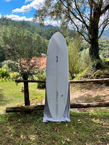 Semente 7’4 mid-lenght met veel accessoires beschikbaar voor biedingen