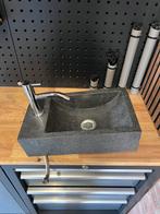 Wasbak met kraan, Doe-het-zelf en Verbouw, Sanitair, Ophalen, Zo goed als nieuw, Steen, Wastafel