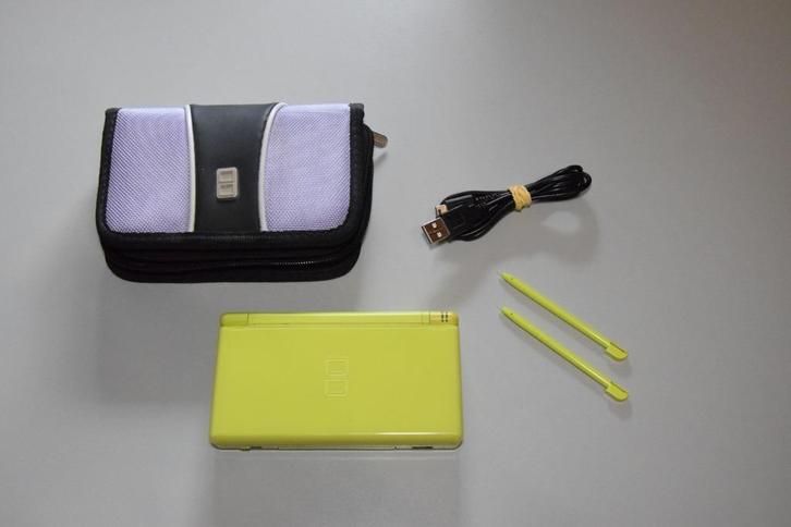 Nintendo DS Lite (NDS) met oplader en opberghoes, Spelcomputers en Games, Spelcomputers | Nintendo DS, Gebruikt, DS Lite, Groen