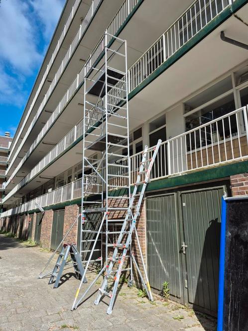 Altrex steiger smal formaat in goede nieuwe conditie., Doe-het-zelf en Verbouw, Ladders en Trappen, Zo goed als nieuw, Ophalen of Verzenden