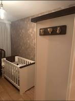 Klasieke babykamer - ledikant & kast wit en houten details, Ophalen, Zo goed als nieuw, Jongetje of Meisje