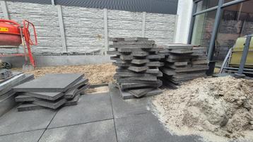 +- 85/90 Betontegels 60 x 60 cm | 4 cm dik beschikbaar voor biedingen