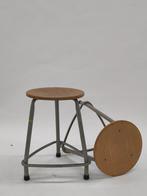 2x kruk Ahrend de Cirkel Friso Kramer krukje hout metaal, Huis en Inrichting, Krukjes, Gebruikt, ., Ophalen of Verzenden, .