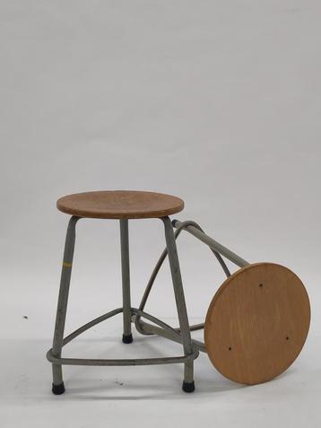 2x kruk Ahrend de Cirkel Friso Kramer krukje hout metaal  beschikbaar voor biedingen