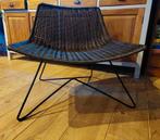 Rotan stoel met metalen poten, Huis en Inrichting, Ophalen, Bruin, Riet of Rotan, Zo goed als nieuw